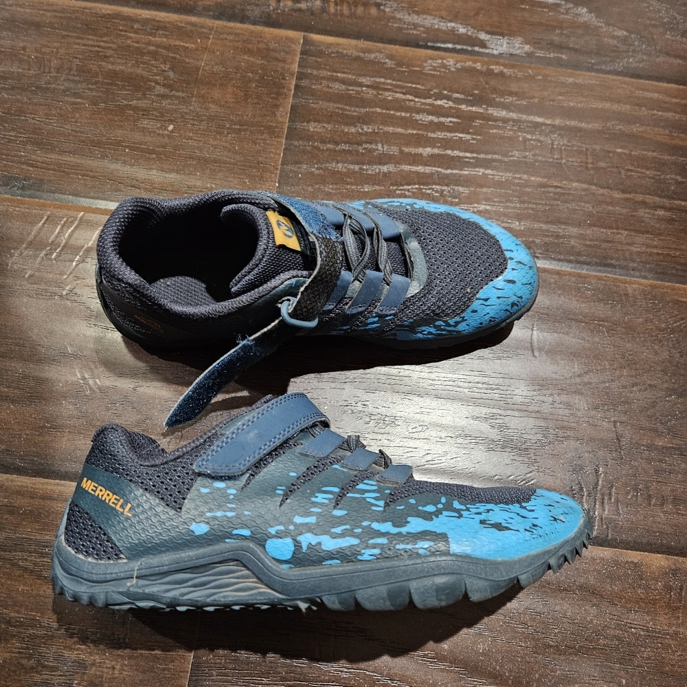 Hiking boys shoes